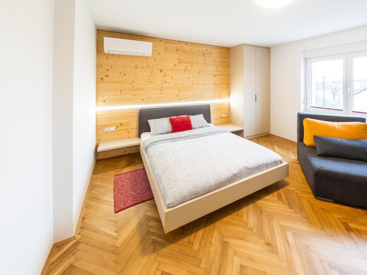 Kamr'ca * Ljubljana